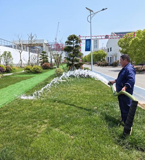 一方面在内部建立起污水再生利用网络,完善配套管网